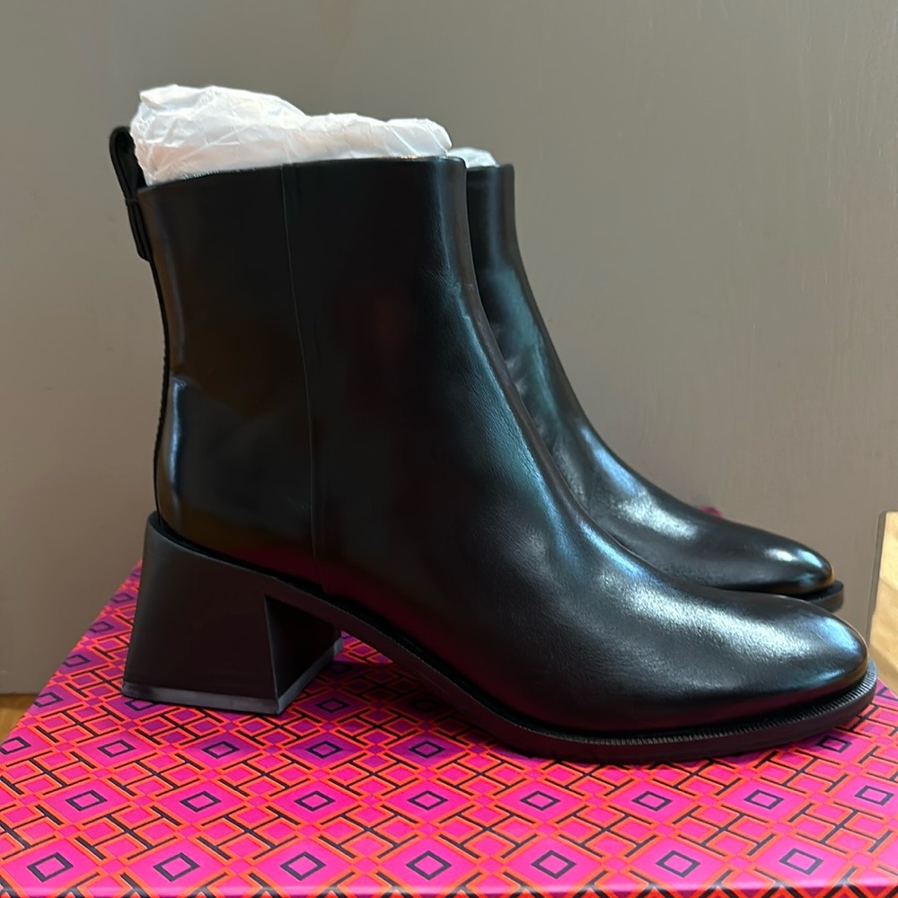 New in Box • Tory Burch Casual Zip Up Bootie